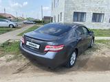 Toyota Camry 2010 года за 7 000 000 тг. в Уральск – фото 2