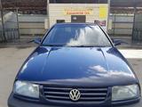 Volkswagen Vento 1997 года за 1 350 000 тг. в Тараз – фото 2