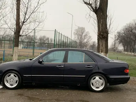 Mercedes-Benz E 320 1999 года за 3 500 000 тг. в Жаркент – фото 5