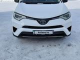 Toyota RAV4 2018 года за 10 900 000 тг. в Костанай
