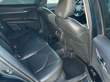 Toyota Camry 2019 года за 11 800 000 тг. в Атырау – фото 12