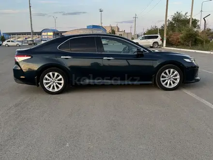 Toyota Camry 2019 года за 11 800 000 тг. в Атырау – фото 6