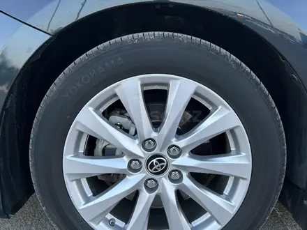 Toyota Camry 2019 года за 11 800 000 тг. в Атырау – фото 8