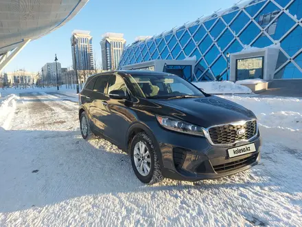 Kia Sorento 2018 года за 14 000 000 тг. в Астана – фото 2