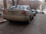 Mercedes-Benz C 200 1997 года за 1 700 000 тг. в Кокшетау – фото 2