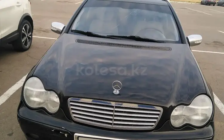 Mercedes-Benz C 180 2002 годаfor2 850 000 тг. в Астана