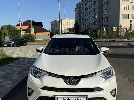 Toyota RAV4 2018 года за 11 500 000 тг. в Астана – фото 4