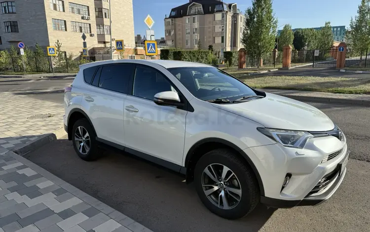 Toyota RAV4 2018 года за 11 500 000 тг. в Астана