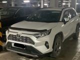 Toyota RAV4 2020 года за 16 200 000 тг. в Атырау