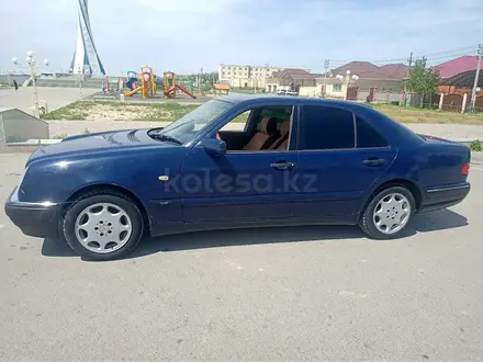 Mercedes-Benz E 200 1997 года за 2 100 000 тг. в Кызылорда – фото 2