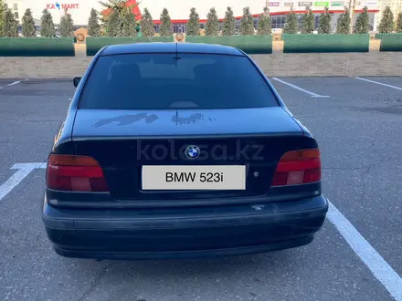 BMW 523 1997 года за 3 300 000 тг. в Караганда – фото 4