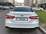 Toyota Camry 2018 года за 10 800 000 тг. в Астана – фото 3