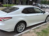 Toyota Camry 2018 года за 10 800 000 тг. в Астана – фото 4