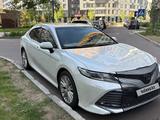 Toyota Camry 2018 года за 10 800 000 тг. в Астана