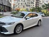 Toyota Camry 2018 года за 10 800 000 тг. в Астана – фото 2