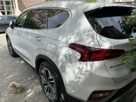 Hyundai Santa Fe 2020 года за 13 500 000 тг. в Уральск – фото 3