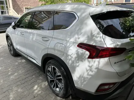 Hyundai Santa Fe 2020 года за 13 500 000 тг. в Уральск – фото 2
