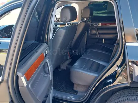 Volkswagen Touareg 2005 года за 6 400 000 тг. в Алматы – фото 9