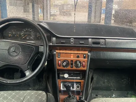 Mercedes-Benz E 200 1993 года за 1 600 000 тг. в Жетысай – фото 4