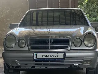 Mercedes-Benz E 230