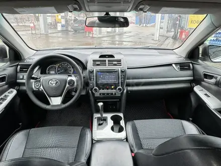 Toyota Camry 2014 года за 8 000 000 тг. в Уральск – фото 16