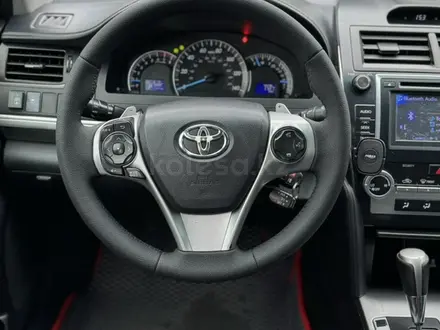 Toyota Camry 2014 года за 8 000 000 тг. в Уральск – фото 18