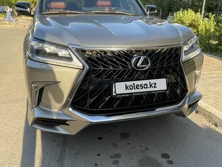 Lexus LX 570 2018 года за 46 000 000 тг. в Астана