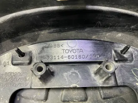 Решетку с логотипом радиатора орг. Toyota LAND Cruiser 200 от 2015 г. В. за 200 000 тг. в Караганда – фото 5