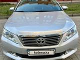 Toyota Camry 2012 года за 9 800 000 тг. в Актобе – фото 2