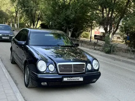 Mercedes-Benz E 320 1997 года за 4 500 000 тг. в Актобе – фото 3