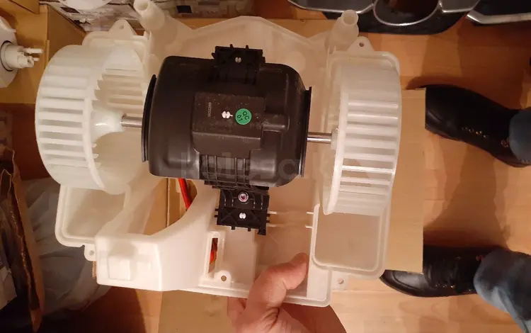 Моторчик печки мерседес W222 S класс за 195 000 тг. в Астана