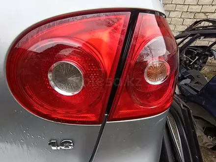Фонарь крыла задний правый для Volkswagen Golf 5 за 30 000 тг. в Тараз