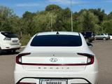 Hyundai Sonata 2022 года за 11 000 000 тг. в Усть-Каменогорск – фото 4