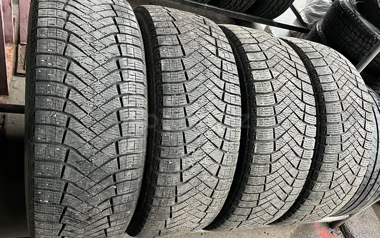 235/55/19 зимни 4шт. Pirelli ice zero за 185 000 тг. в Алматы