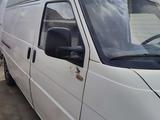 Volkswagen Transporter 1995 года за 2 900 000 тг. в Актобе – фото 4