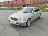 Mercedes-Benz C 180 2002 года за 2 100 000 тг. в Жезказган – фото 2