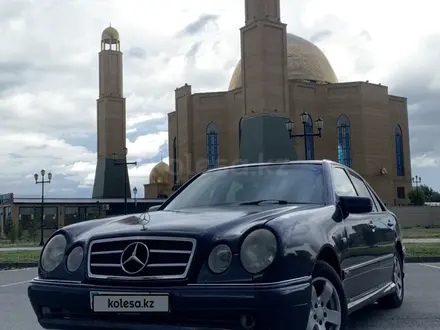 Mercedes-Benz E 230 1995 года за 2 600 000 тг. в Семей