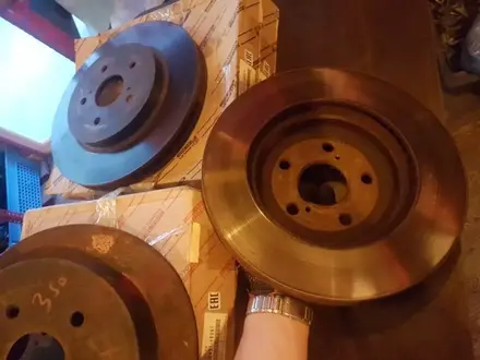 Тормозные диски Rx350 за 45 000 тг. в Алматы – фото 2