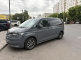 Volkswagen Multivan 2023 года за 35 000 000 тг. в Астана – фото 2