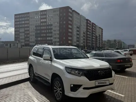 Toyota Land Cruiser Prado 2022 года за 31 200 000 тг. в Астана – фото 2