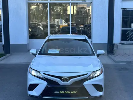 Toyota Camry 2019 года за 15 500 000 тг. в Шымкент – фото 2