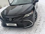 Toyota Camry 2021 года за 12 000 000 тг. в Актобе