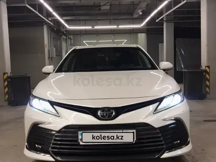 Toyota Camry 2021 года за 17 000 000 тг. в Астана