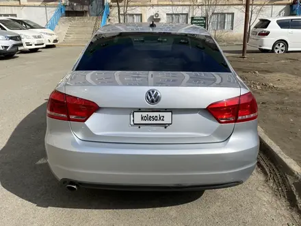 Volkswagen Passat 2013 года за 4 500 000 тг. в Атырау – фото 3