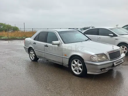 Mercedes-Benz C 180 1994 года за 2 100 000 тг. в Кокшетау – фото 3