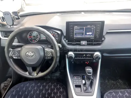 Toyota RAV4 2021 года за 15 500 000 тг. в Актау – фото 4