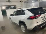 Toyota RAV4 2019 года за 15 000 000 тг. в Актобе – фото 3