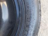 Запасное колесо оригинал BRIDGESTONE T125/70D15 95M за 20 000 тг. в Актау – фото 3