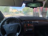 Mercedes-Benz E 200 1996 года за 2 400 000 тг. в Атырау – фото 3