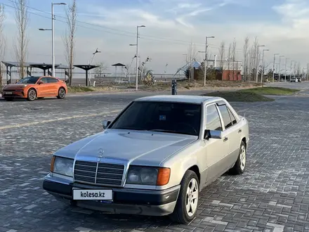 Mercedes-Benz E 230 1991 года за 1 400 000 тг. в Алматы – фото 3